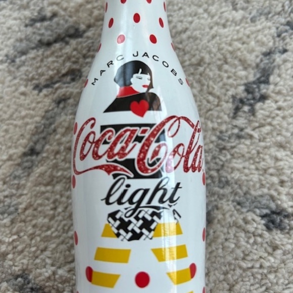 Marc Jacobs & Coca Cola Light bottle - Picture 2 of 3